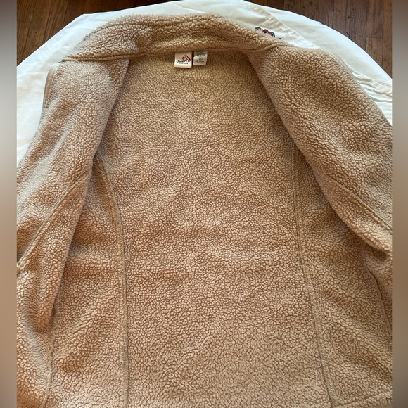Fleece Vest with a Suede-like Feel - Picture 3 of 9